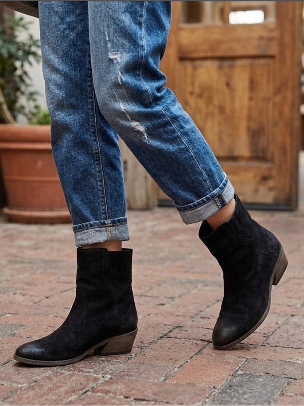 NWT FRYE Farrah Wave Suede Bootie Black Sz 6.5